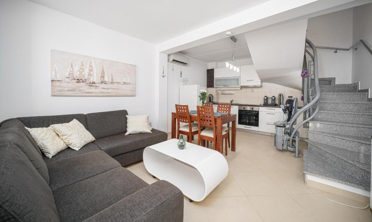 Villa Pia Vodice Bagian luar foto